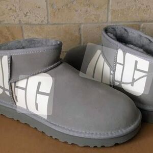 UGG Classic Chop Cobble Logo Suede Boots Size 7  Xnt Condition